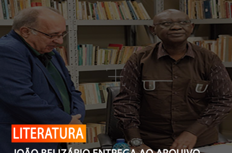 JOÃO BELIZÁRIO ENTREGA AO ARQUIVO NACIONAL COLEÇÃO HISTÓRICA DA REVISTA ÁFRICA 21